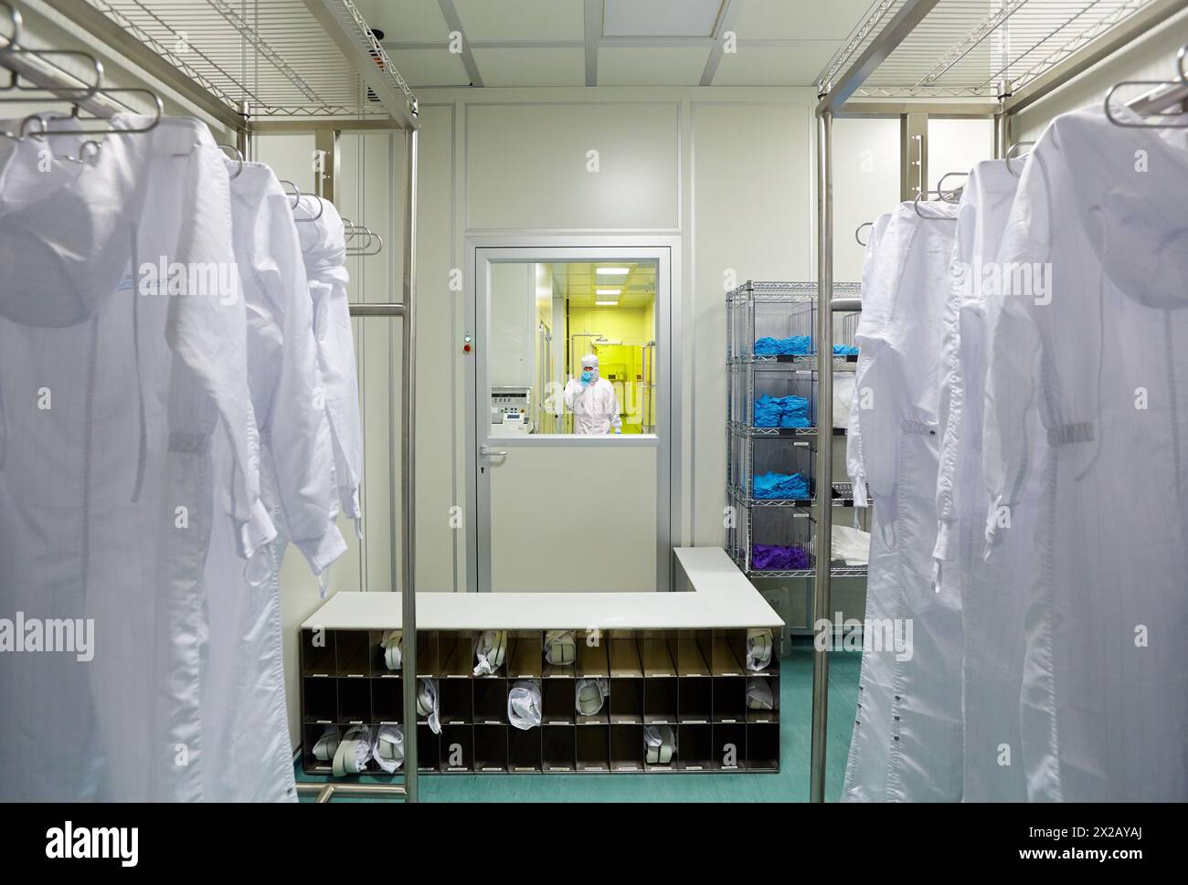 Cleanroom dressing hi-res stock photography and images - Alamy