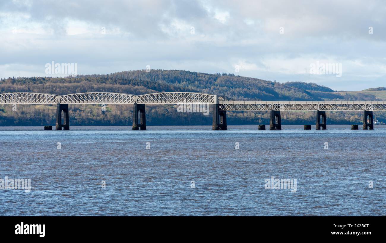 Dundee, Scotland, UK. The Second Tay Rail Bridge, crossing the River Tay, opened 1887. Stock Photo