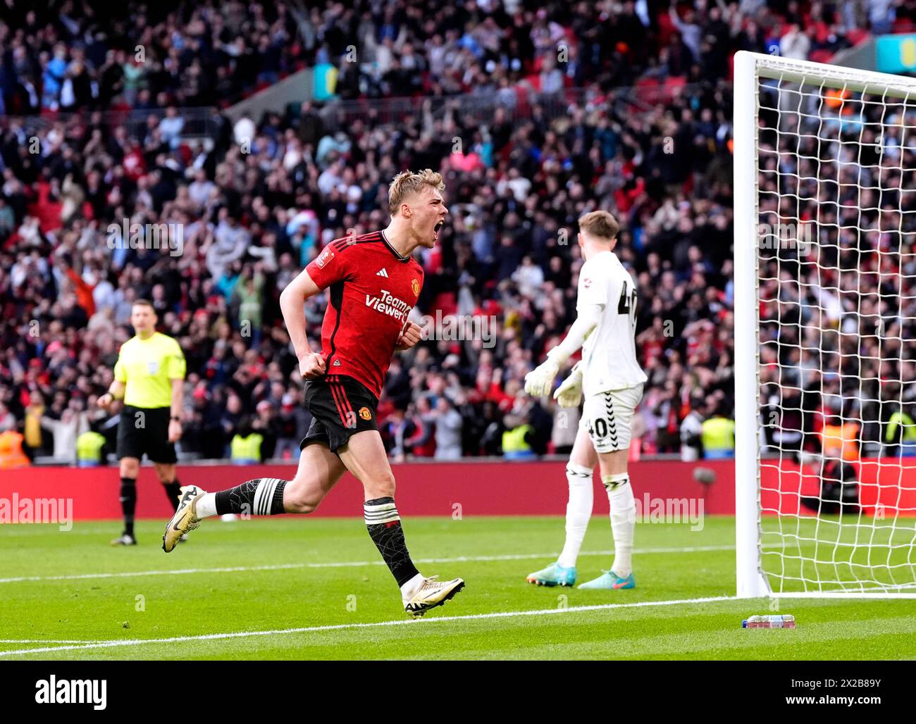 Manchester United's Rasmus Hojlund celebrates after scoring the winning penalty of the shoot-out during the Emirates FA Cup semi-final match at Wembley Stadium, London. Picture date: Sunday April 21, 2024. Stock Photo