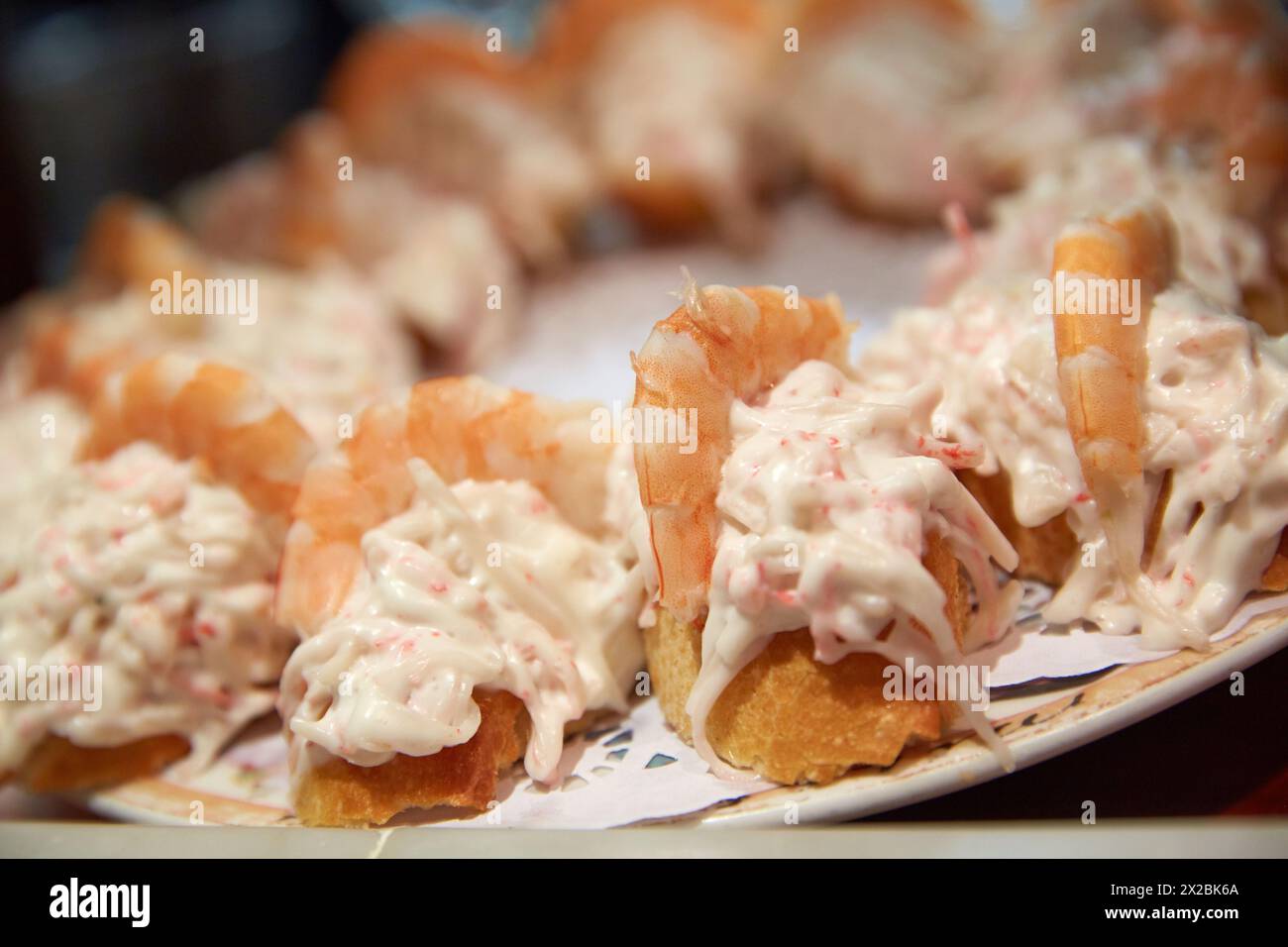 Chakta king crab with shrimp, ´pintxos´ at Bar Txondorra in ol town, Donostia (San Sebastian), Gipuzkoa, Basque Country, Spain Stock Photo
