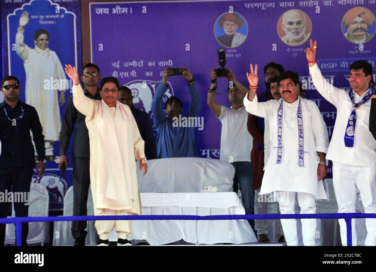 GHAZIABAD, INDIA - APRIL 21: Bahujan Samaj Party's national president Mayawati greeting the people after addressing an election rally at Kavi Nagar Ramlila Ground, on April 21, 2024 in Ghaziabad, India. She said that if electronic voting machines (EVMs) are not tampered with, it will be 'difficult' for the ruling BJP to win the Lok Sabha polls this time. She also hit out at the BJP, saying 'due to the casteist, capitalist and communal policies of the BJP', the party will have to face a tough fight in this parliamentary election. (Photo by Sakib Ali/Hindustan Times/Sipa USA ) Stock Photo
