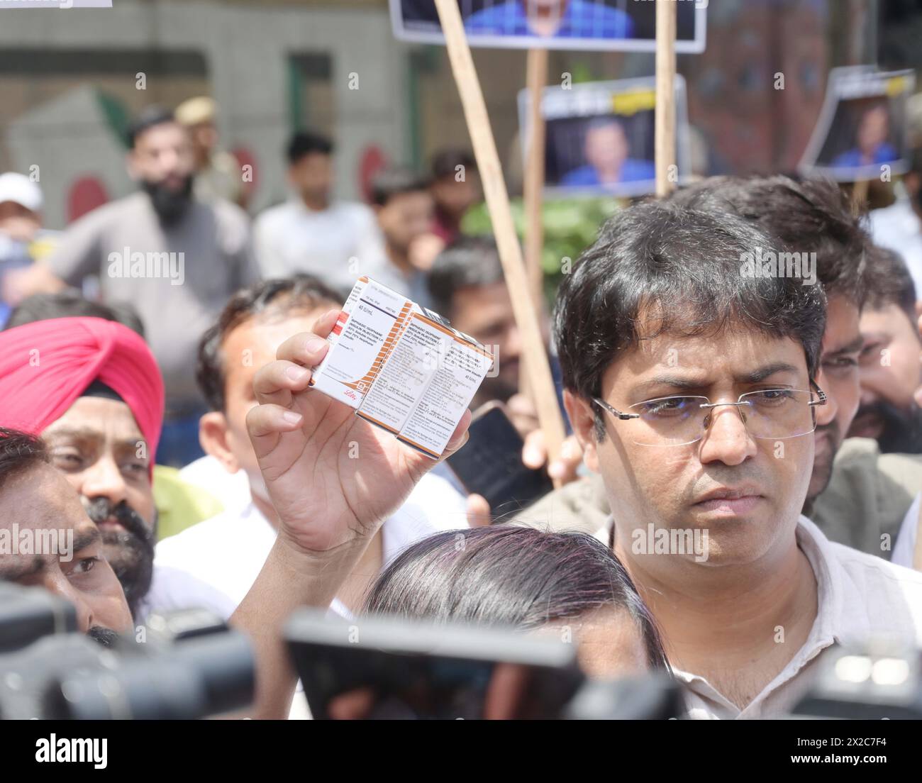 NEW DELHI, INDIA - APRIL 21: AAP party workers carrying Insulin ...