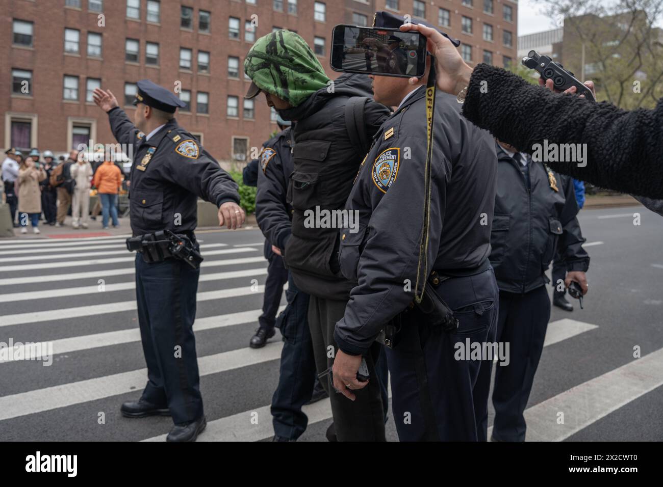 Manhattan, United States. 19th Apr, 2024. NYPD make an unrelated arrest ...