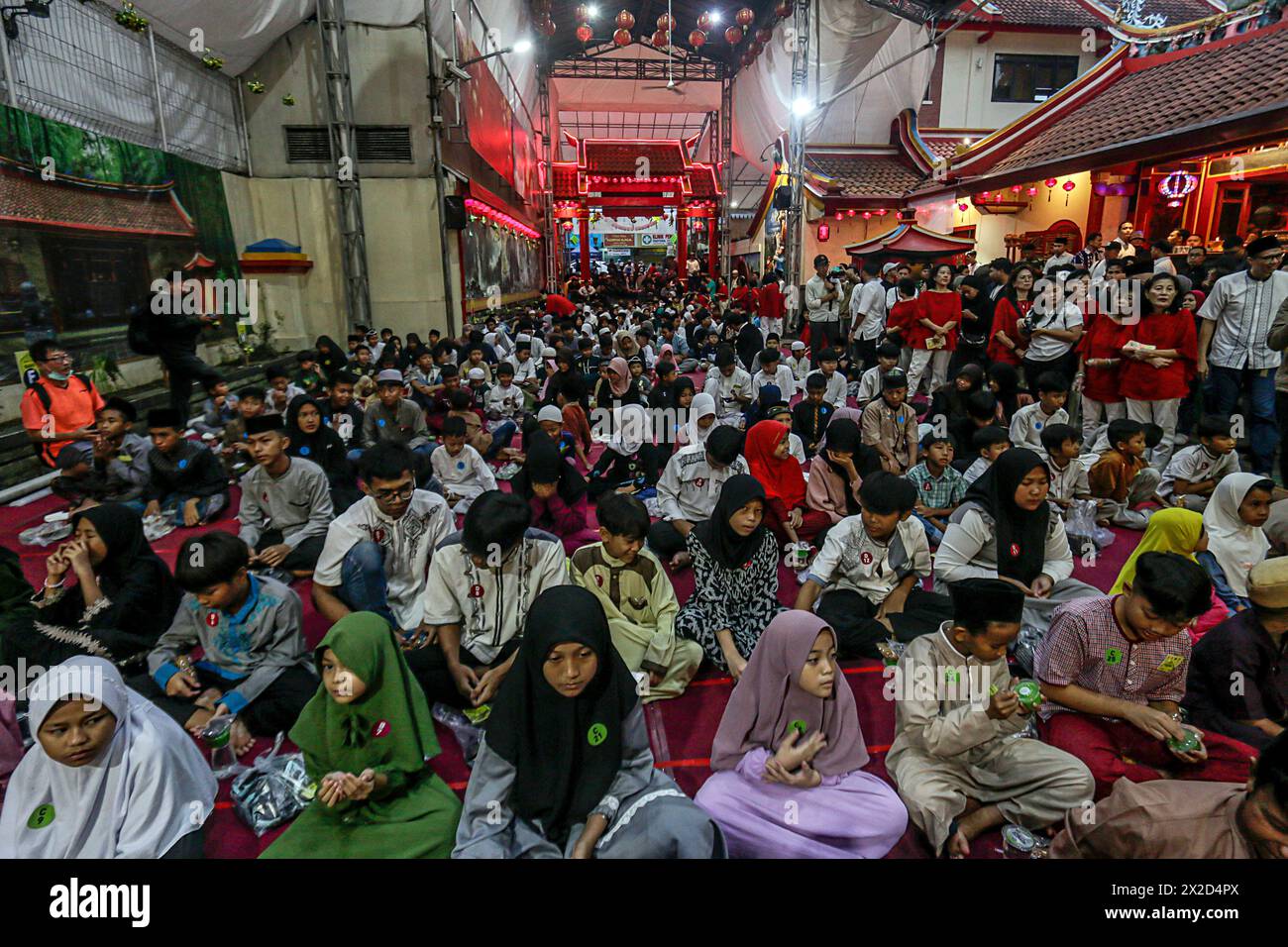 Hundreds of Muslim orphans and disabled children eat together at the ...