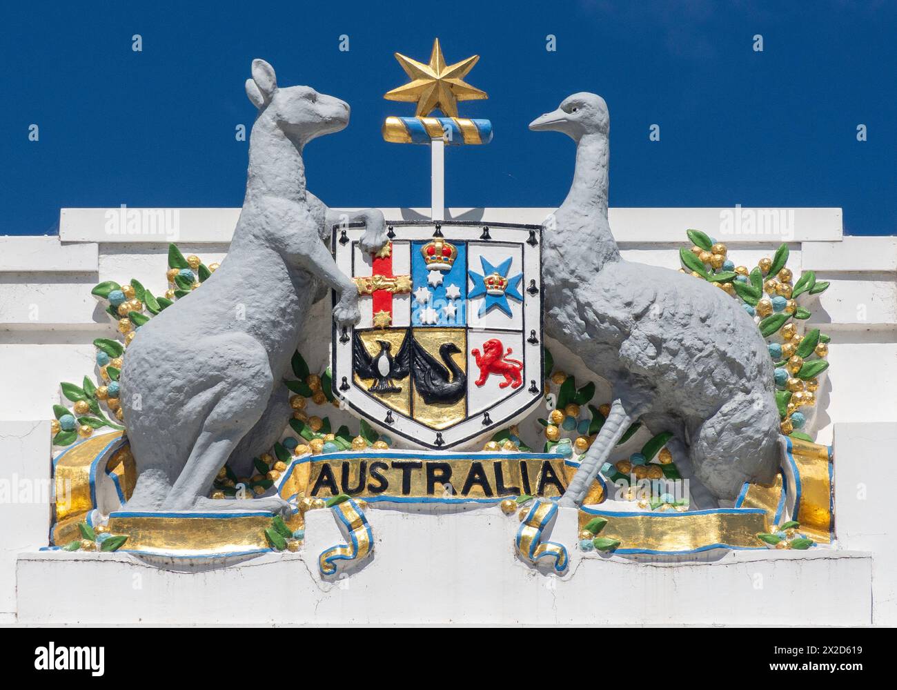 Australian Royal Coat of Arms on Old Parliament House (Museum of Democracy), King George Terrace, Canberra, Australian Capital Territory, Australia Stock Photo