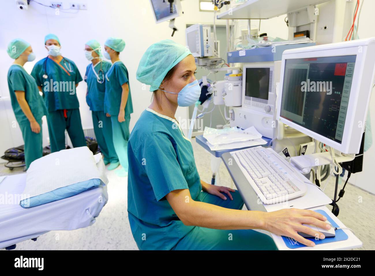 Surgeon, Surgery, Operating room, Onkologikoa Hospital, Oncology ...