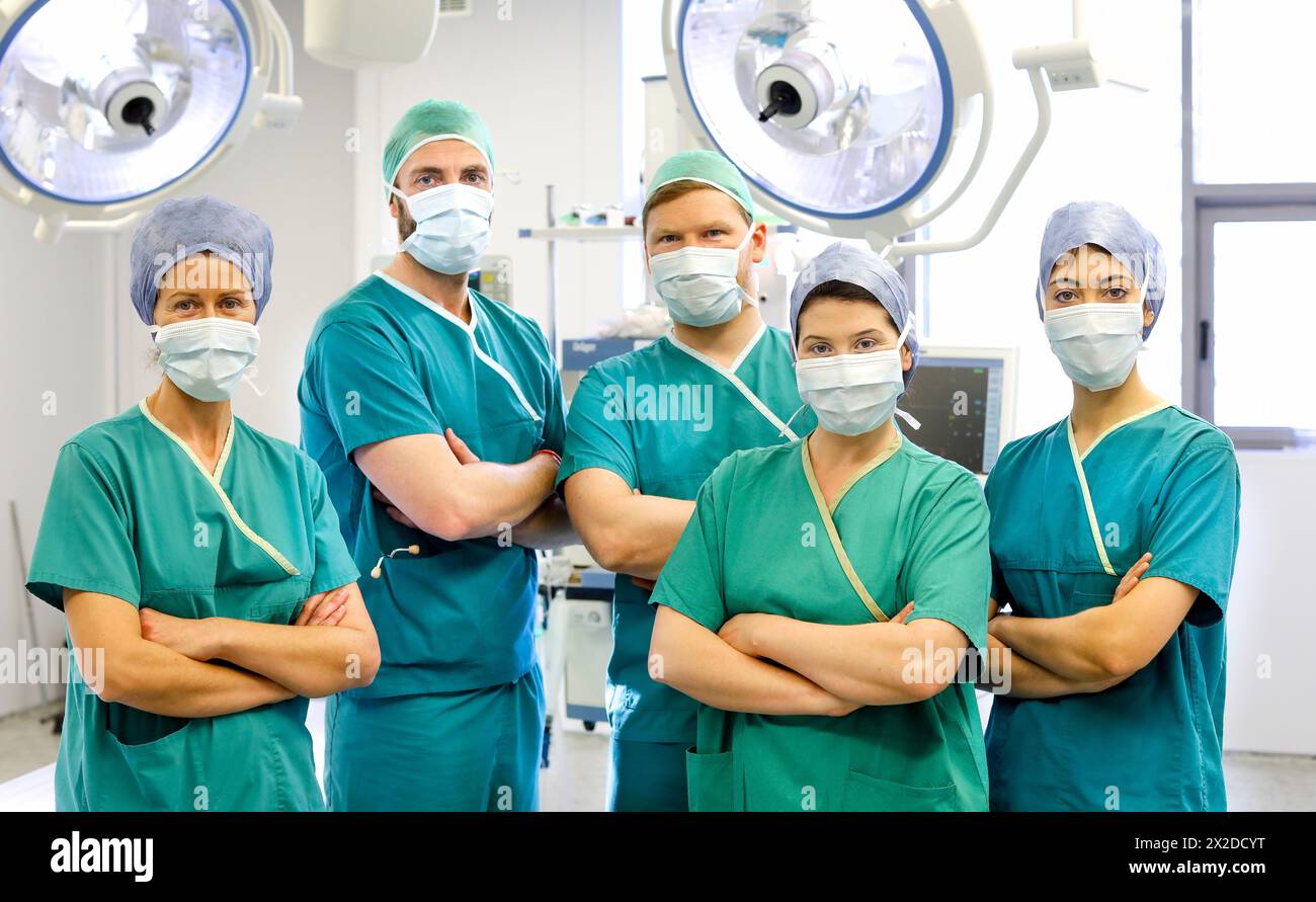 Three medical professionals posing arms hi-res stock photography and ...