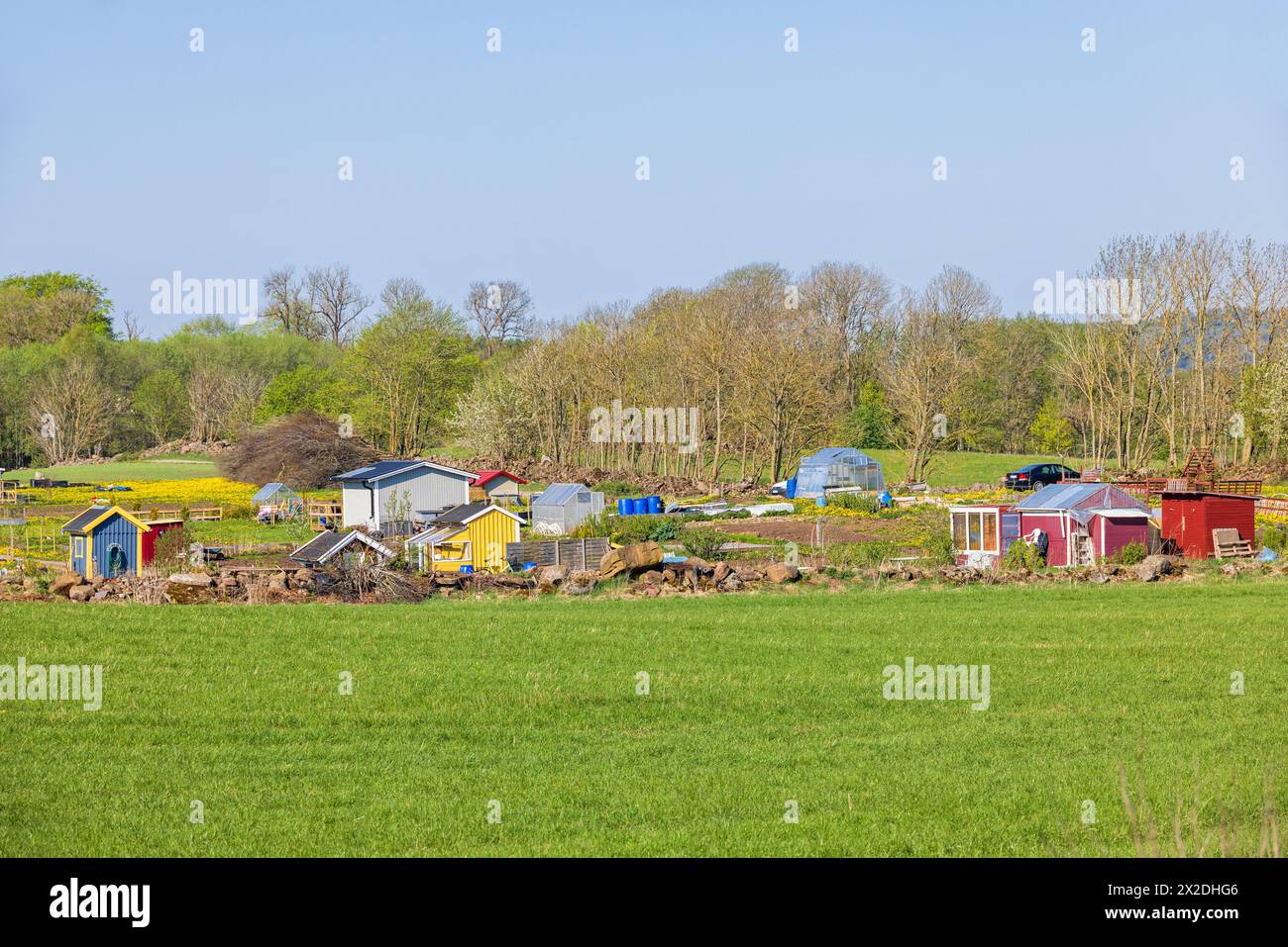 Sunshine sheds hi-res stock photography and images - Alamy