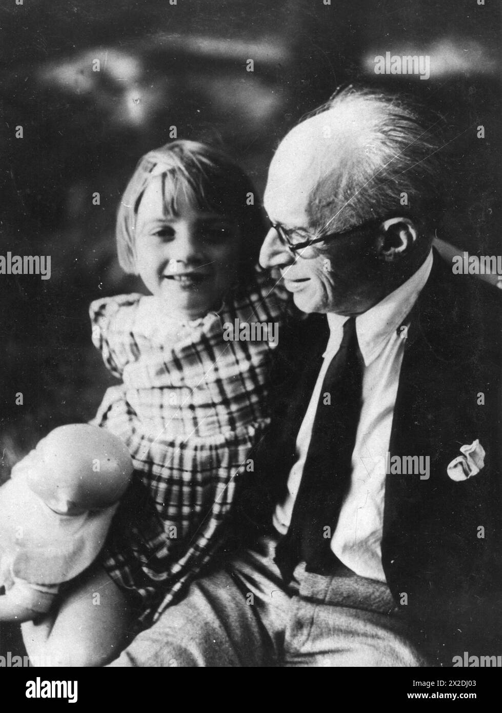 Walden, Herwarth, 16.9.1878 - 31.10.1941, German author / writer and composer, with daughter Sina, ADDITIONAL-RIGHTS-CLEARANCE-INFO-NOT-AVAILABLE Stock Photo