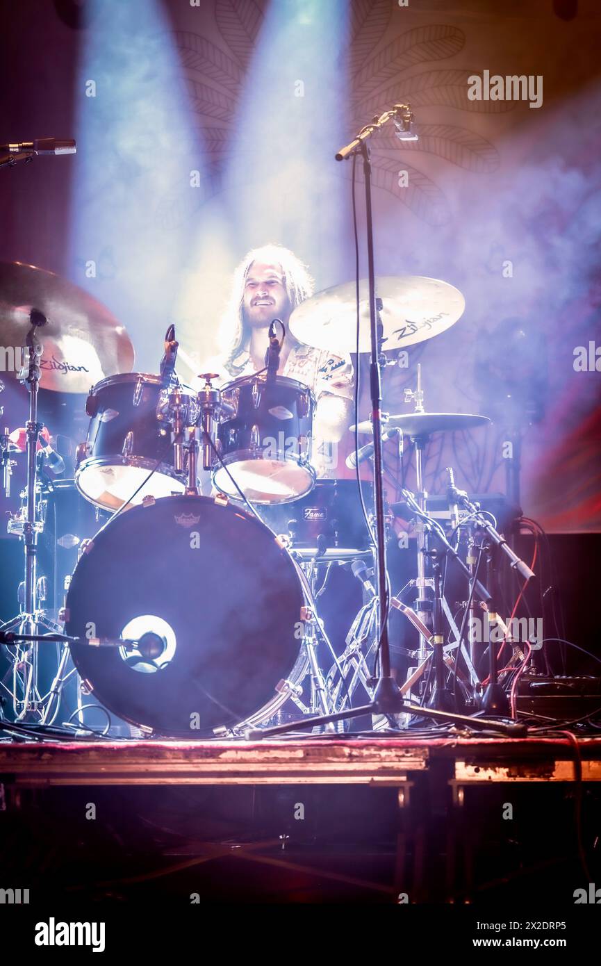 Sean Koch with Adrian Fowler and Ross Hillier live on stage Stock Photo ...