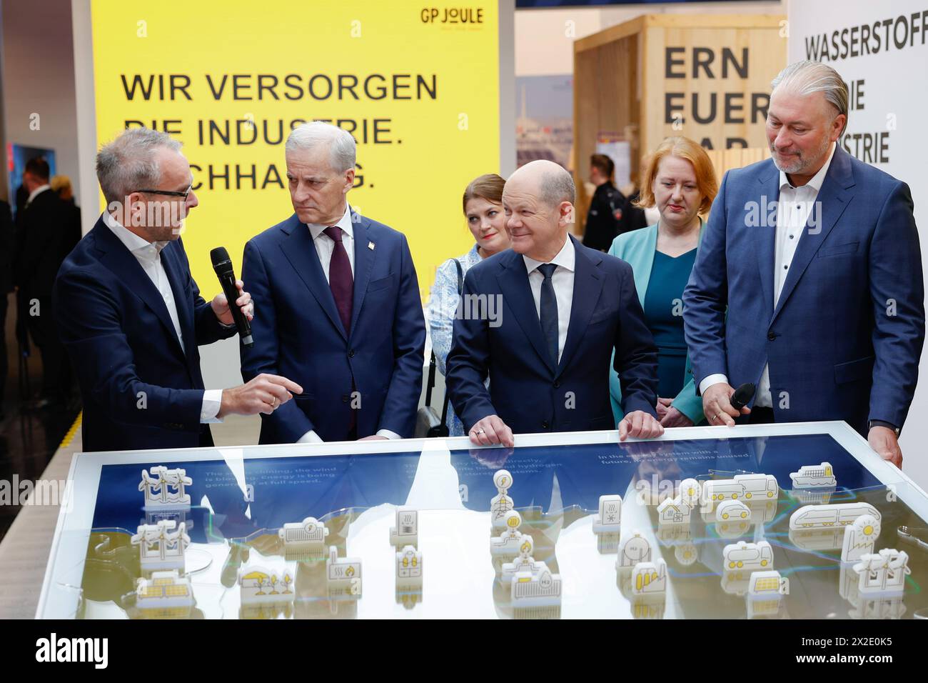 Hanover, Germany. 22nd Apr, 2024. Ove Petersen (l), CEO of GP Joule
