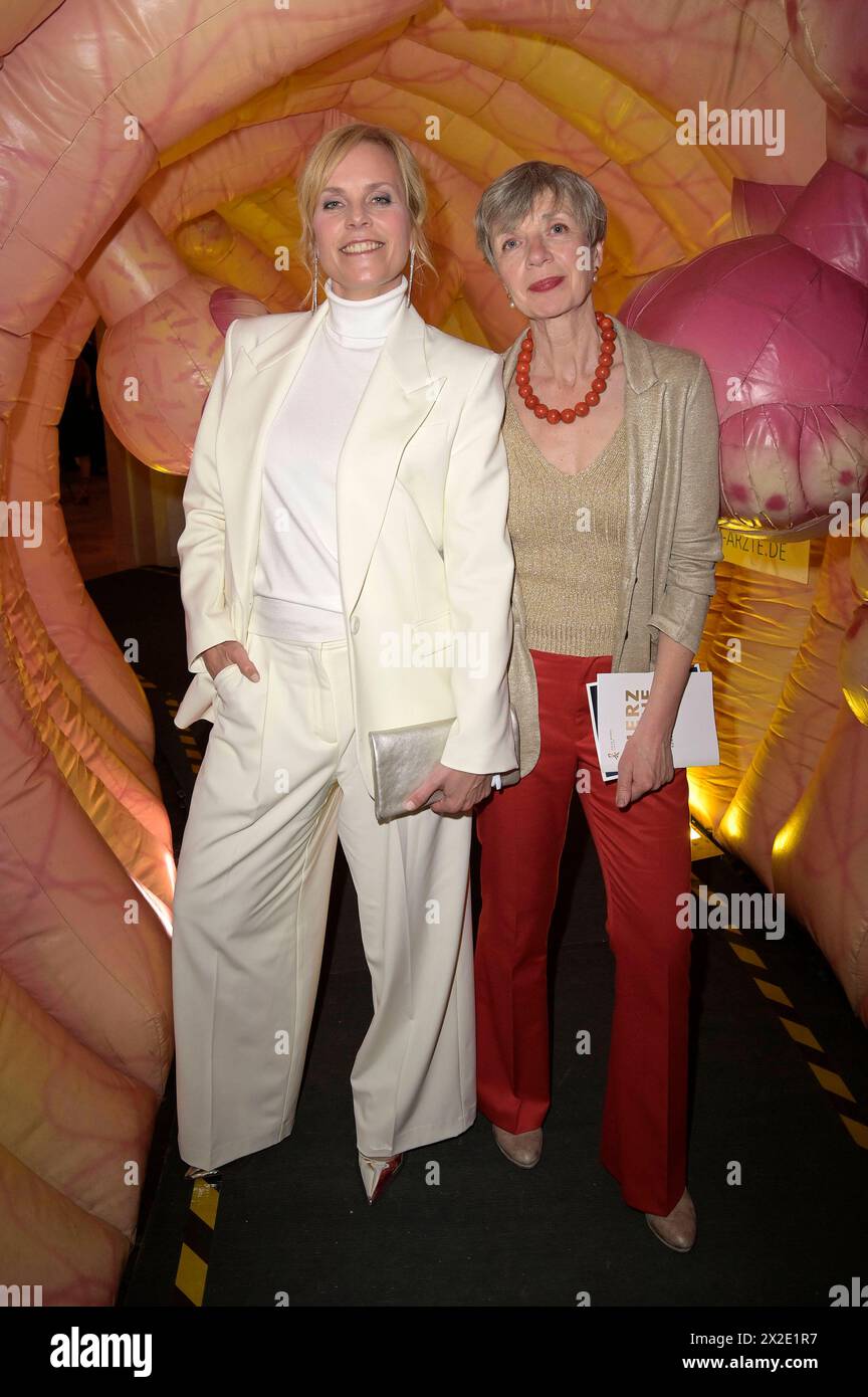 Melanie Marschke und Anna Stieblich bei der 19. Verleihung des Felix Burda Award 2024 im Hotel Adlon Kempinski. Berlin, 21.04.2024 *** Melanie Marschke and Anna Stieblich at the 19 presentation of the Felix Burda Award 2024 at the Hotel Adlon Kempinski Berlin, 21 04 2024 Foto:xF.xKernx/xFuturexImagex burda_award_4633 Stock Photo