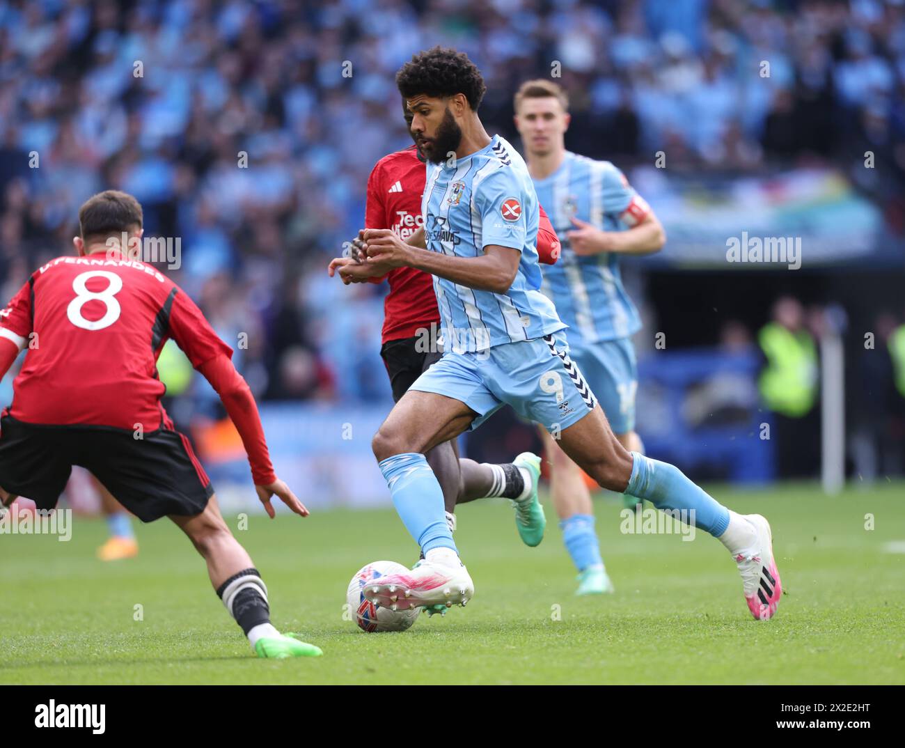 London, UK. 21st Apr, 2024. Ellis Simms (CC) at the Emirates FA Cup Semi-Final match, Coventry City v Manchester United, at Wembley Stadium, London, UK on 21st April, 2024 Credit: Paul Marriott/Alamy Live News Stock Photo