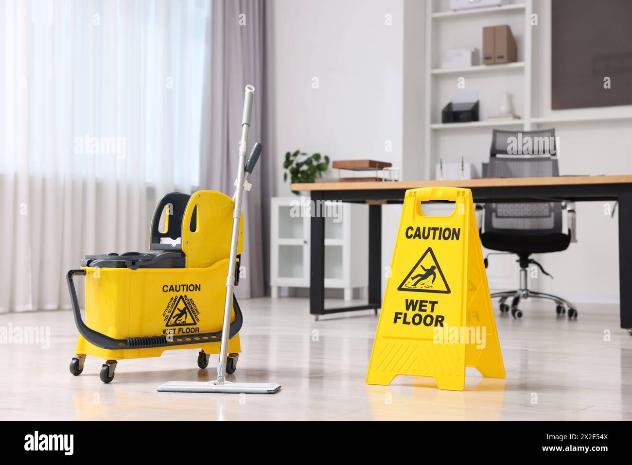Cleaning service in office hi res stock photography and images Alamy