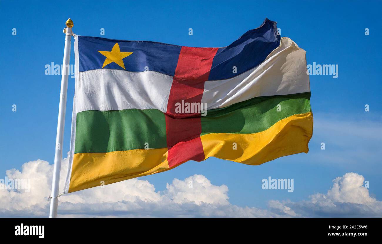 Die Fahne von Zentralafrikanische Republik, flattert im Wind, isoliert, gegen den blauen Himmel Stock Photo