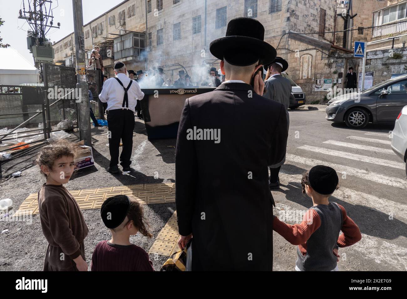 Jerusalem, Israel. 22nd Apr, 2024. Ultra Orthodox Jews burn scraps of bread, leavened goods and items made of yeast in the ceremonial biur chametz, burning of leavened bread, meant to cleanse the country during Passover, which begins this afternoon at sunset. Credit: Nir Alon/Alamy Live News Stock Photo