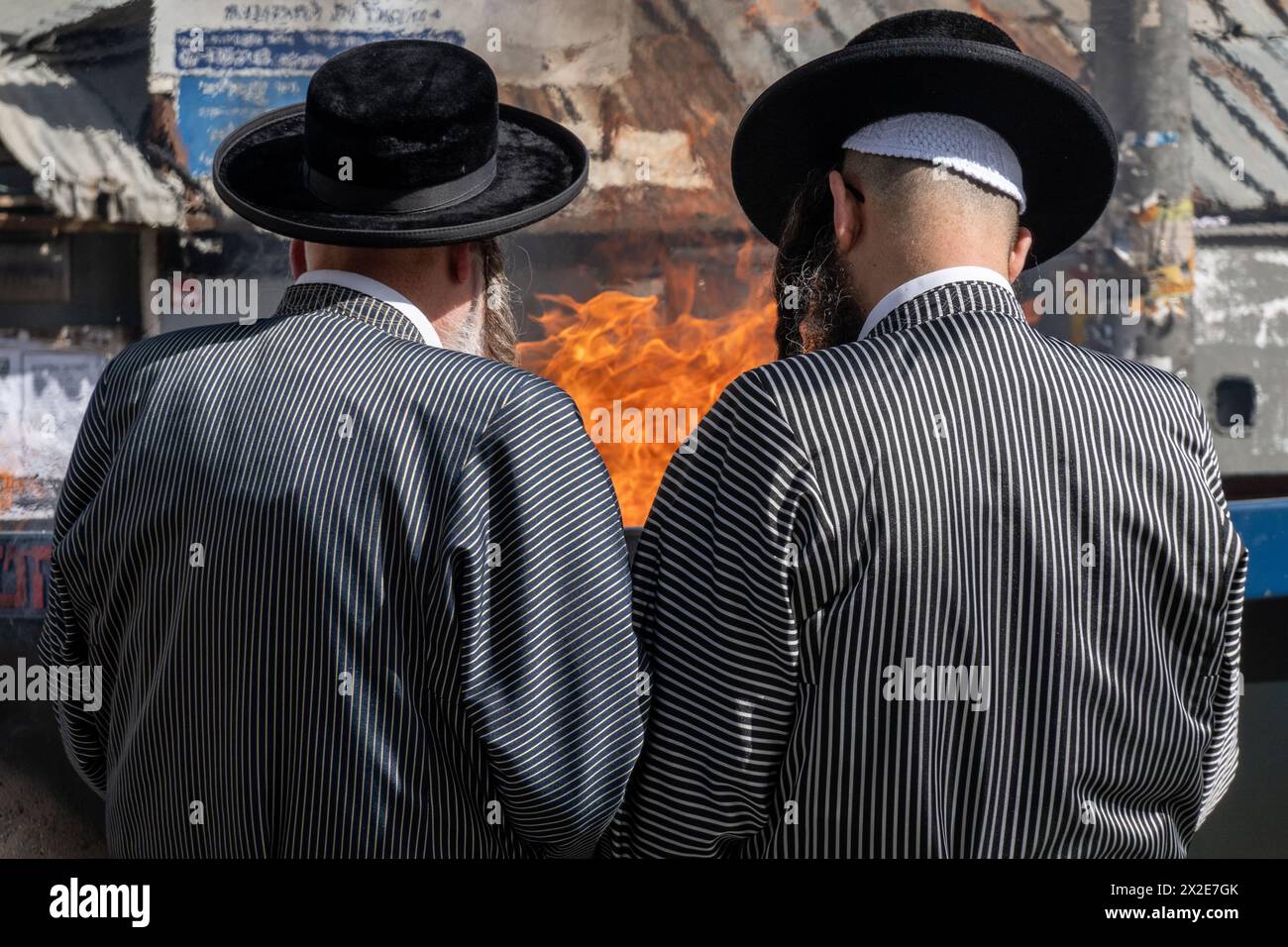 Jerusalem, Israel. 22nd Apr, 2024. Ultra Orthodox Jews burn scraps of bread, leavened goods and items made of yeast in the ceremonial biur chametz, burning of leavened bread, meant to cleanse the country during Passover, which begins this afternoon at sunset. Credit: Nir Alon/Alamy Live News Stock Photo