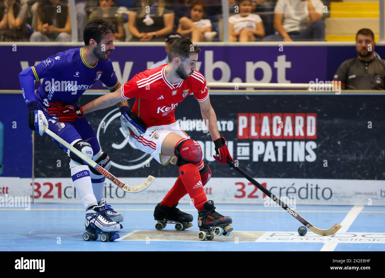 Barcelos, 04/20/2024 - Óquei Clube de Barcelos faced Sport Lisboa and Benfica this evening in the 24th round of the 2023/24 National Roller Hockey Championship. The game was played at the Barcelos Municipal Pavilion. Miguel Rocha (OC Barcelos); Roberto di Benedetto (SL Benfica) (Global Imagens) Stock Photo