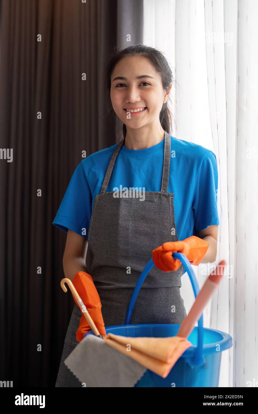 Asian domestic house maid hi-res stock photography and images - Page 9 -  Alamy