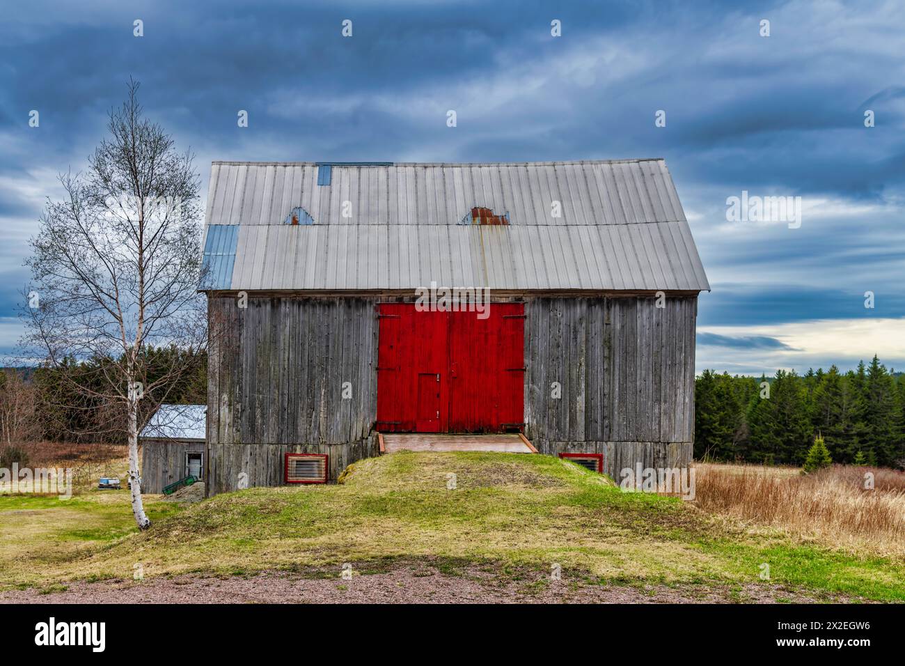 Barn with Red Door - front views Stock Photo - Alamy
