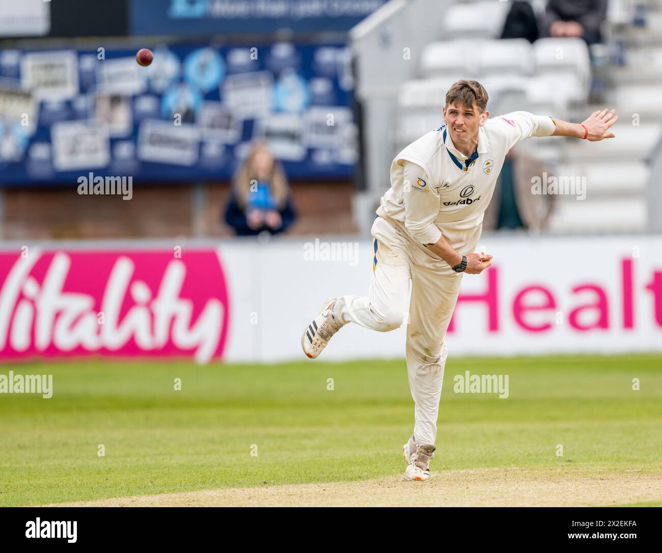 Alex Thomson bowling for Derbyshire in a Vitality County Championship match against Leicestershire Stock Photo