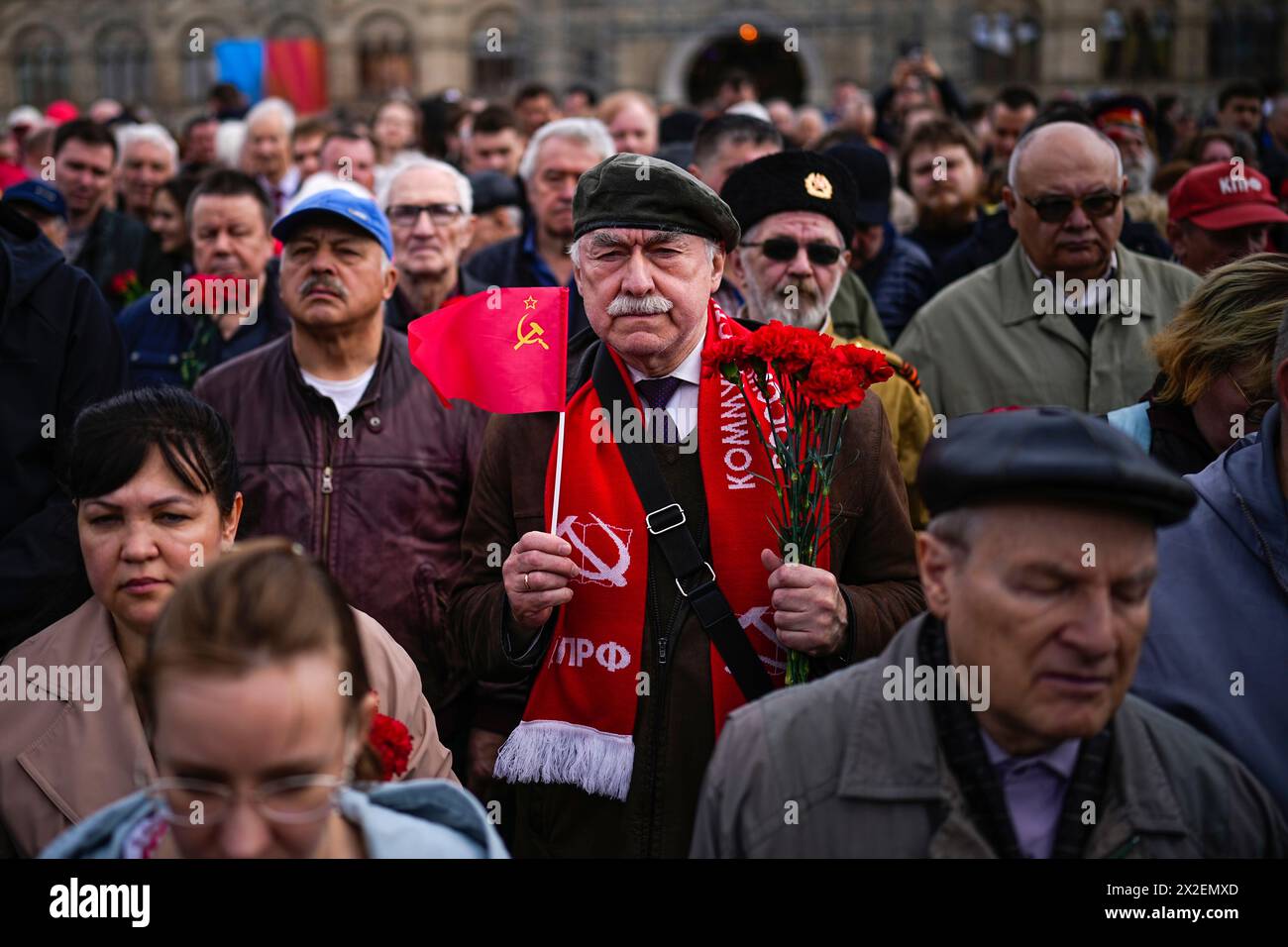Russian communists and supporters lineup to visit the Mausoleum of the ...