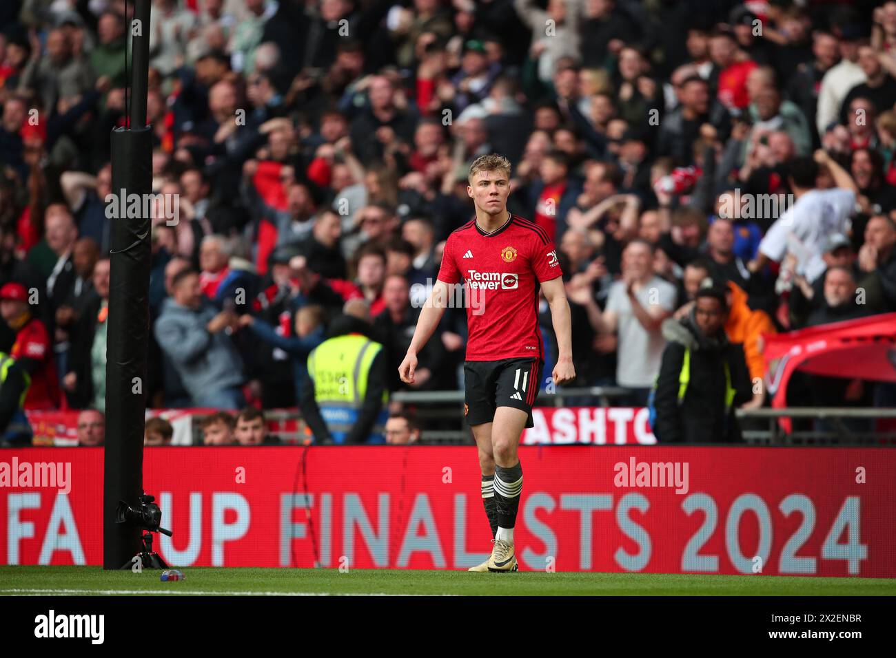 Winning penalty scores, Rasmus Hojlund of Manchester United Coventry