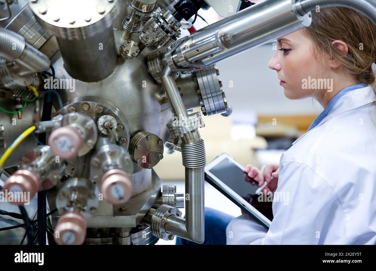 Researcher. Surface spectrometer, Photoelectron spectroscopy, Auger Electron Spectroscopy, AES, VG Scientific ESCAlab 200D Surface Analysis Equipment. Stock Photo
