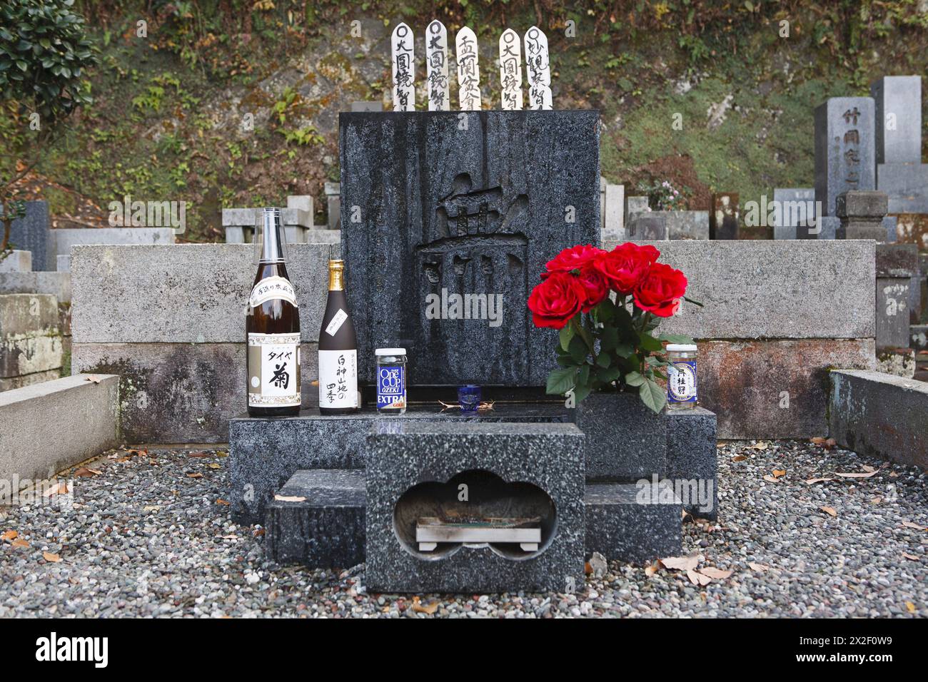 Kamakura, Kanagawa Prefecture, Japan, December 11, 2010. The grave of Japanese director and screenwriter Yasujiro Ozu (1903-1963), in the Engaku-ji cemetery, one of the most important Zen Buddhist temple complexes in Japan. The granite headstone is marked only by a single kanji character: the ideogram 無 - Mu - which means Nothing, Nothingness, Emptiness). On the grave, shared with his mother, numerous bottles of sake and beer are always left as offerings by visitors in honor of the director's passion for alcohol. ©Isabella De Maddalena/opale.photo Stock Photo