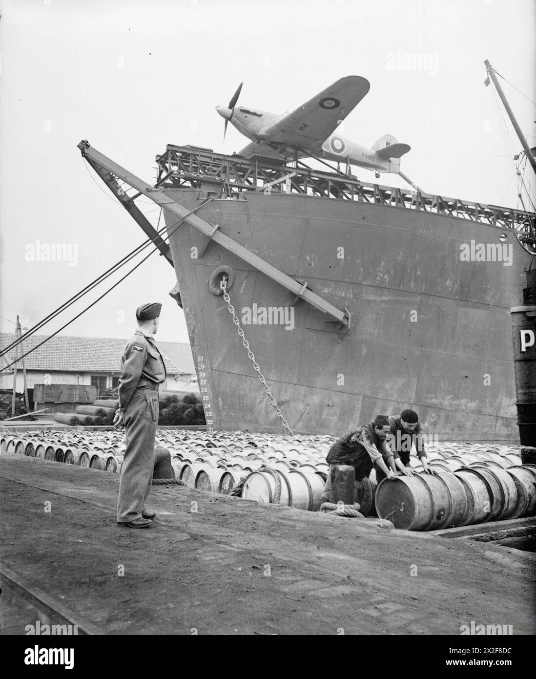 ROYAL AIR FORCE OPERATIONS IN THE MIDDLE EAST AND NORTH AFRICA, 19391943. An airman watches