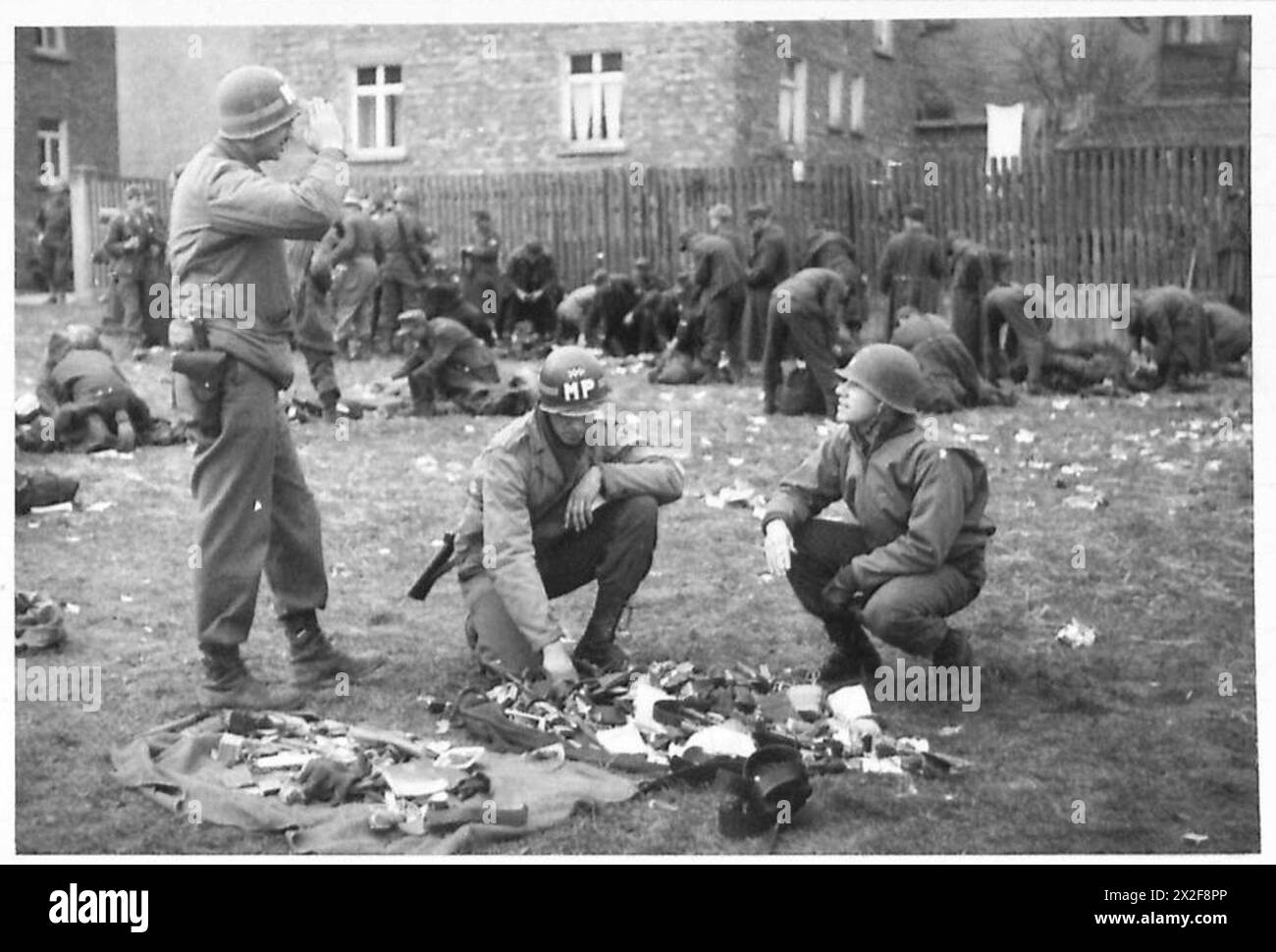 World war ii american soldiers 1945 Black and White Stock Photos ...