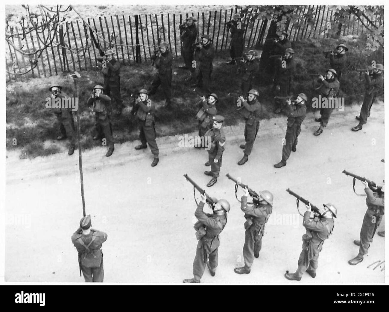 Shooting techniques Black and White Stock Photos & Images - Alamy