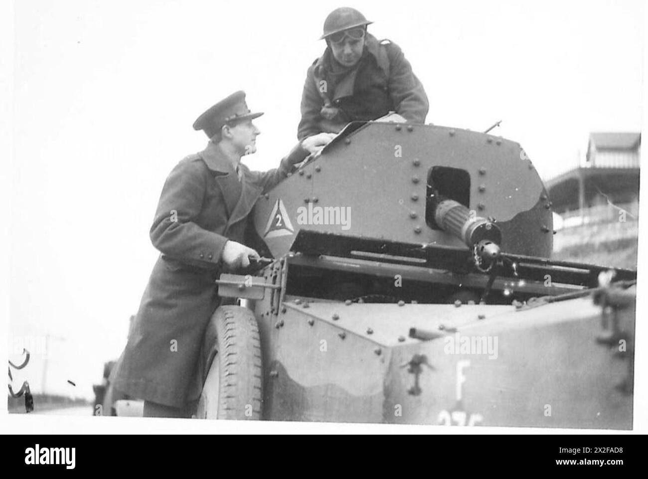 BRITISH FORCES IN NORTHERN IRELAND - Major Lord O'Neill giving instructions to one of the crew of an armoured car. The Unit is the North Irish Horse British Army Stock Photo