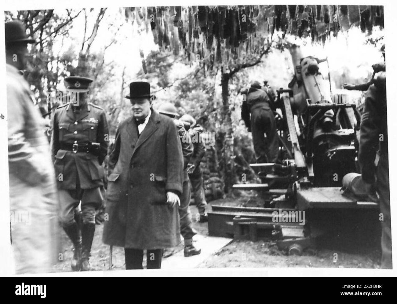 Winston churchill with gun Cut Out Stock Images & Pictures - Alamy