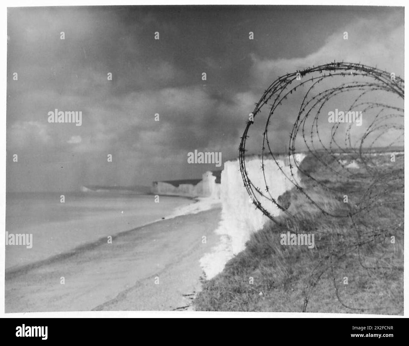COASTAL DEFENCES - Barbed wire entanglements on the cliffs British Army Stock Photo