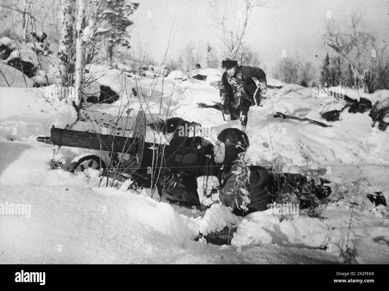 THE RED ARMY ON THE EASTERN FRONT, 1941-1945 - A Soviet PM M1910 Maxim heavy machine gun and crew operating in the snow, probably March 1942 Red Army Stock Photo