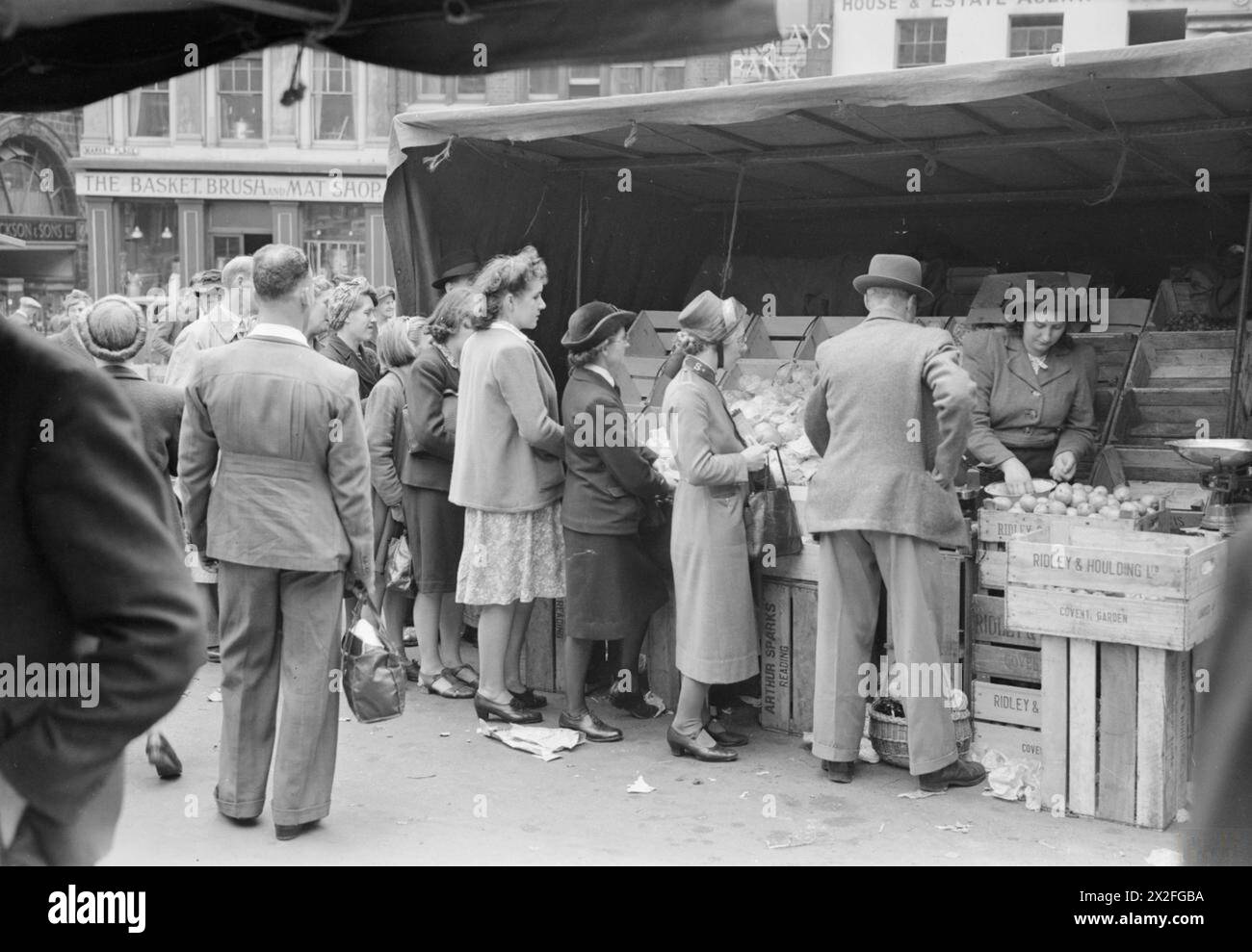 Theatre food queue hi-res stock photography and images - Alamy
