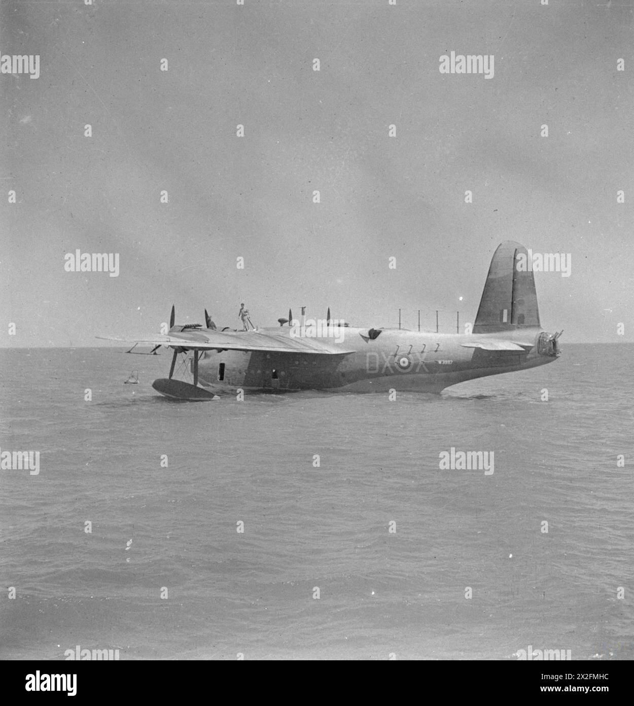 ROYAL AIR FORCE: OPERATIONS IN THE MIDDLE EAST AND NORTH AFRICA, 1939-1943. - Short Sunderland Mark II, W3987 'DX-X', of No. 230 Squadron RAF, based at Aboukir, Egypt, moored off Alexandria Royal Air Force, Wing, 234 Stock Photo