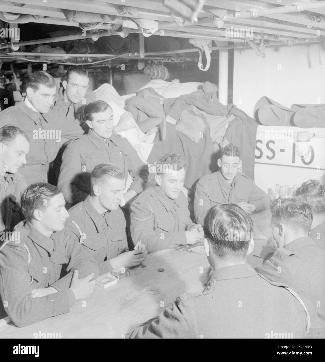 CECIL BEATON IN THE MIDDLE EAST FEBRUARY-JULY 1942 - British troops play cards below decks, en route to Sierre Leone Stock Photo