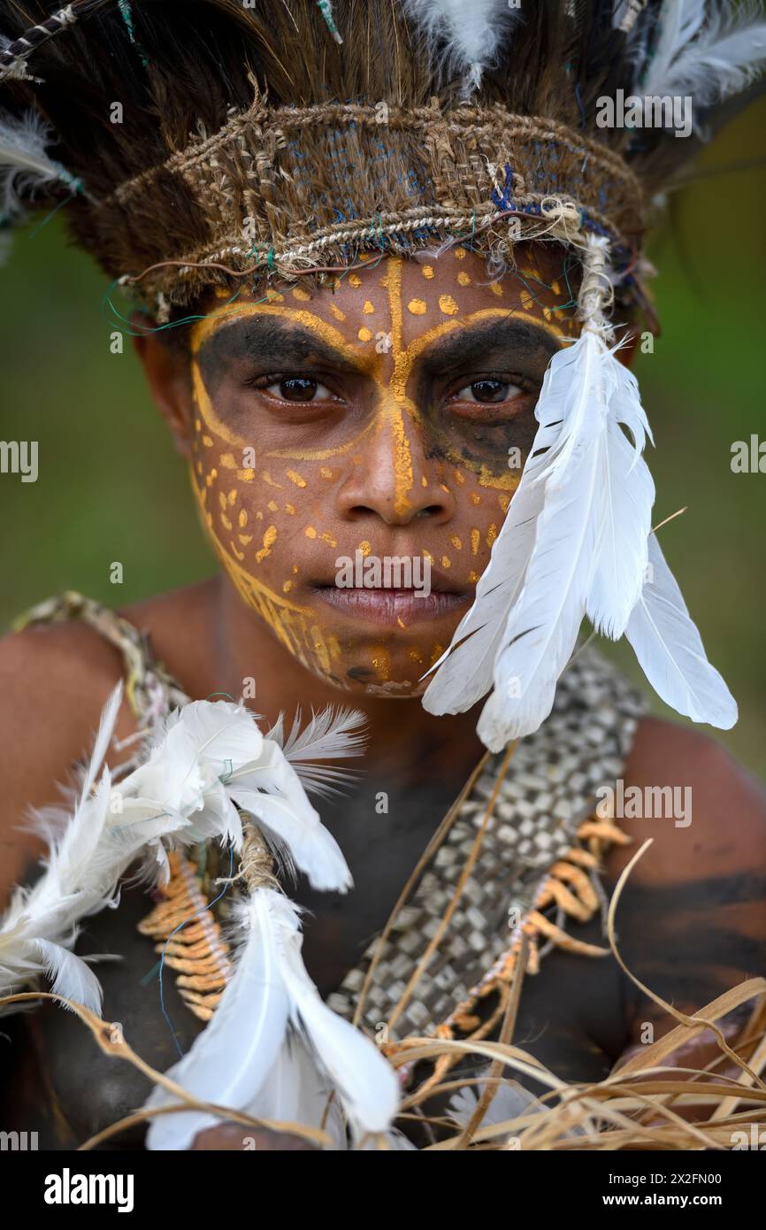 War bonnet hi-res stock photography and images - Alamy
