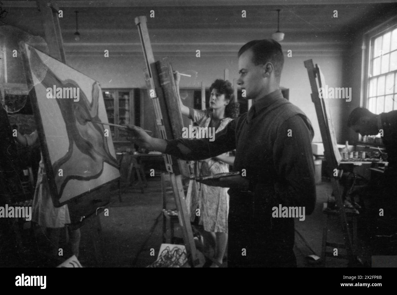 FROM THE SERVICES TO SCHOOLMASTERING: RE-TRAINING AT GOLDSMITH'S COLLEGE, LONDON UNIVERSITY, NOTTINGHAM, ENGLAND, 1944 - Two of the 28 ex-servicemen training to be teachers at Goldsmiths College (based at Nottingham University since the outbreak of war) are training to have art as their main subject. Here one of the men takes part in an art class at Nottingham University, which, according to the original caption, should give him some 'sense of design' Stock Photo