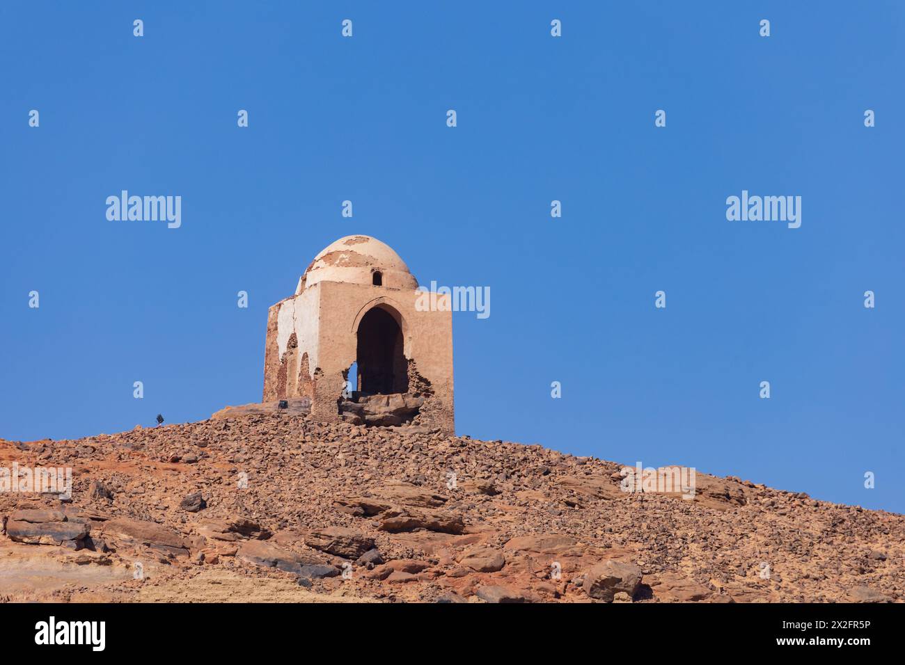 Dome of Abu al-Hawa, Qubbet el-Hawa, dome of the wind, on the west bank of the River Nile, Aswan, 'Egypt Stock Photo