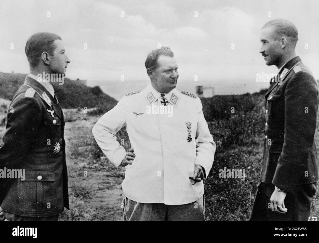 THE BATTLE OF BRITAIN 1940 - Major Werner Mölders and Major Adolf Galland, two leading fighter aces of the Luftwaffe during the Battle of Britain, in conversation with Reichsmarschall Hermann Goering (centre) on the French coast, 1940. Original caption - In the battles, which developed in these retaliatory strikes, Major Moelders and Major Galland stood out. The two successful German fighter pilots reported their experiences to Reich Marshal Goering, at a coastal location Göring, Hermann Wilhelm, Galland, Adolf Joseph Ferdinand, Molders, Werner Stock Photo