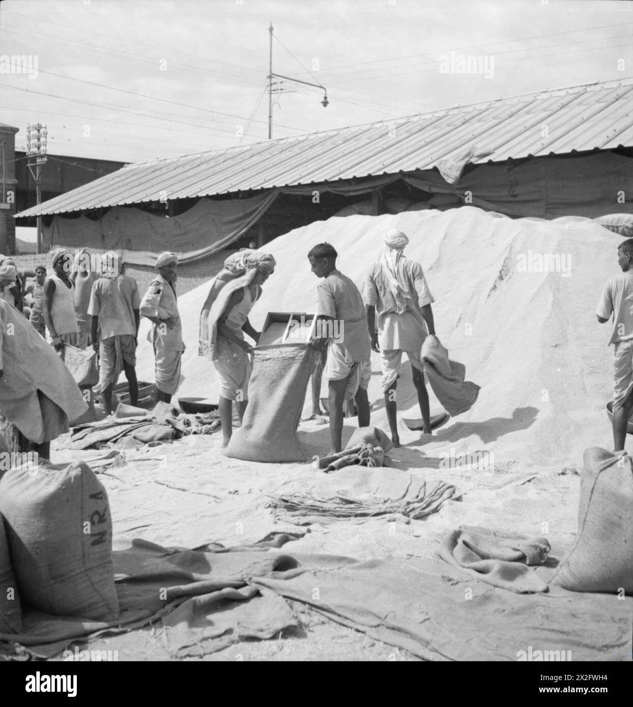 China wartime society hi-res stock photography and images - Alamy