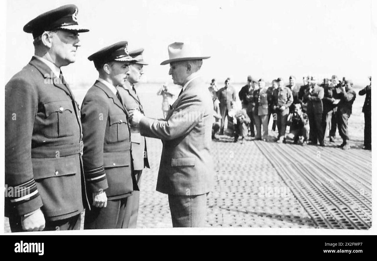 AWARD OF U.S.A. DISTINGUISHED SERVICE MEDAL TO BRITISH AND CANADIAN OFFICERS : FRANKFURT - Air Marshal Sir James Robb, Royal Air Force, being decorated by President Truman British Army, 21st Army Group Stock Photo