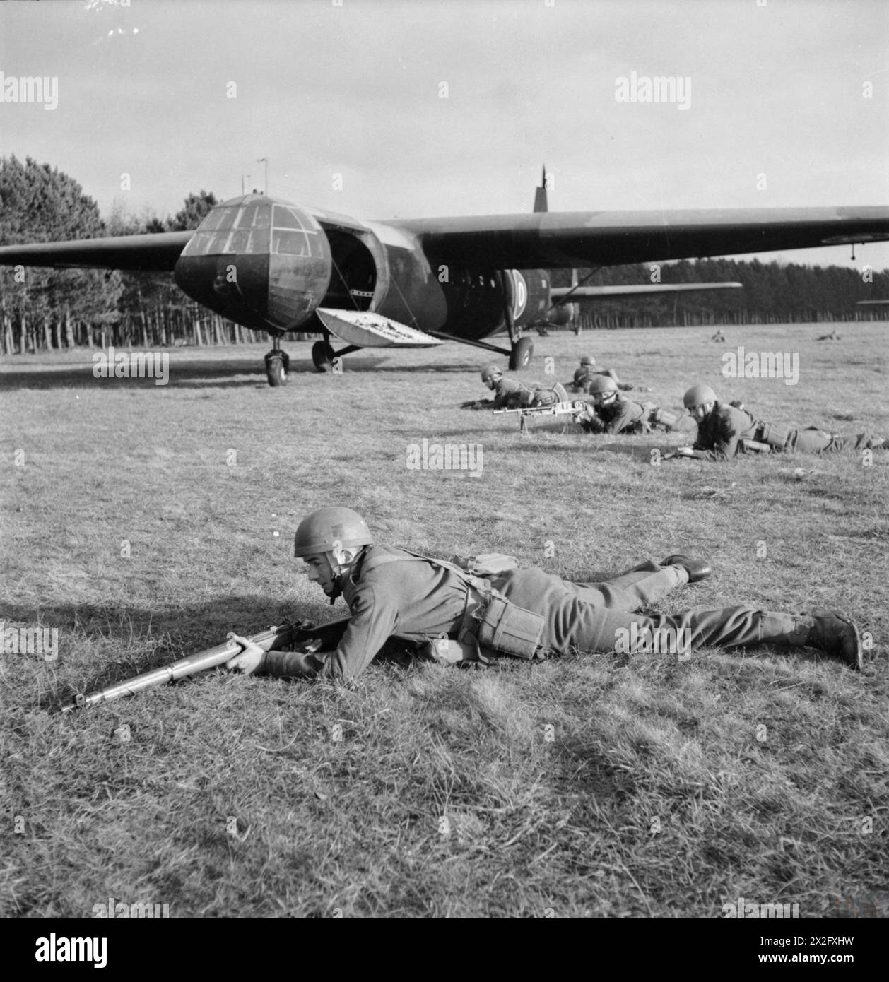 THE BRITISH ARMY IN THE UNITED KINGDOM 1939-45 - Airborne troops training with a Horsa glider at RAF Netheravon, December 1942 Stock Photo