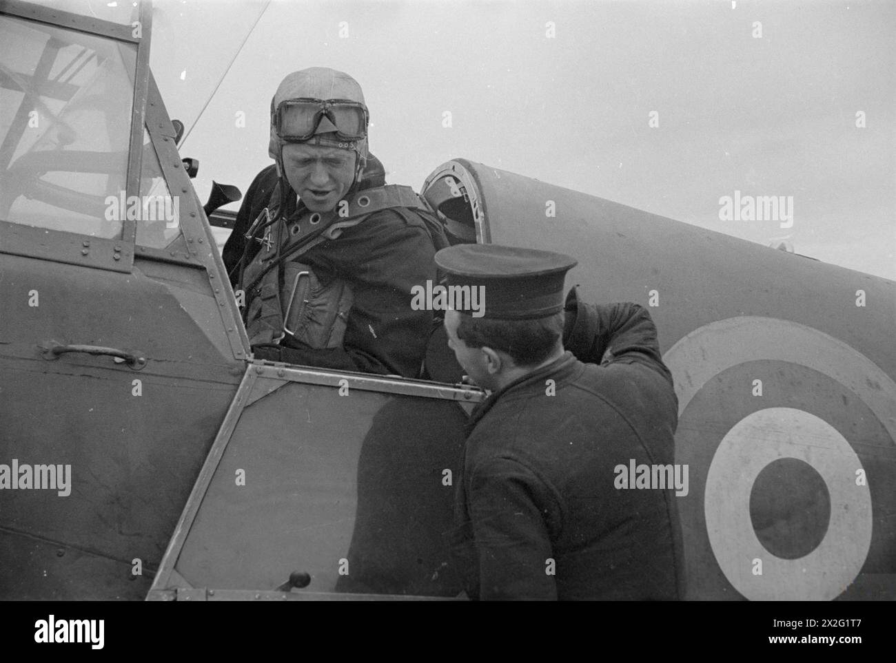 FLEET AIR ARM. DECEMBER 1941, YELVERTON. Naval aircraftman has last