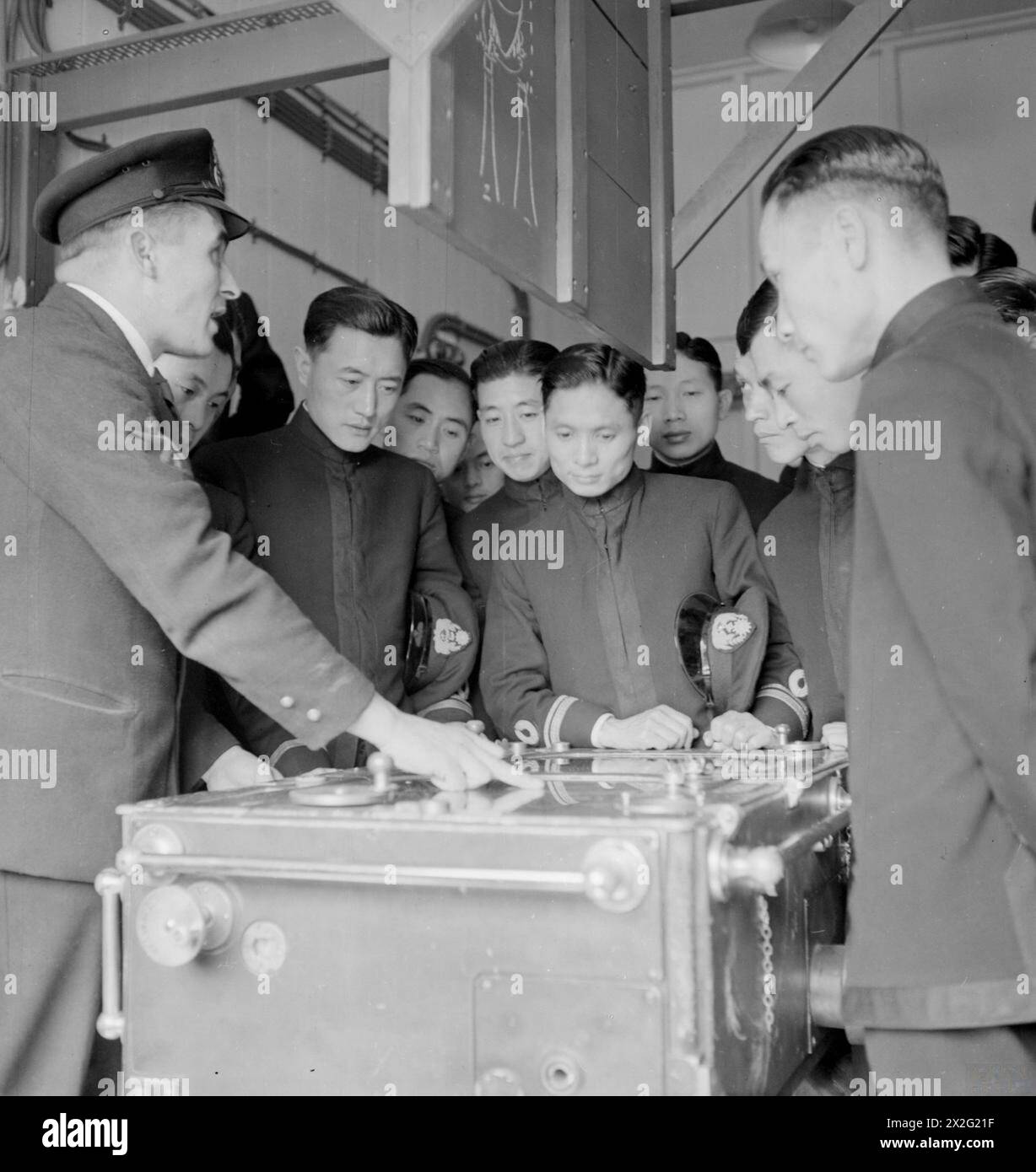 TRAINING CHINESE NAVAL OFFICERS IN ENGLAND. AUGUST 1945, GUNNERY SCHOOL ...