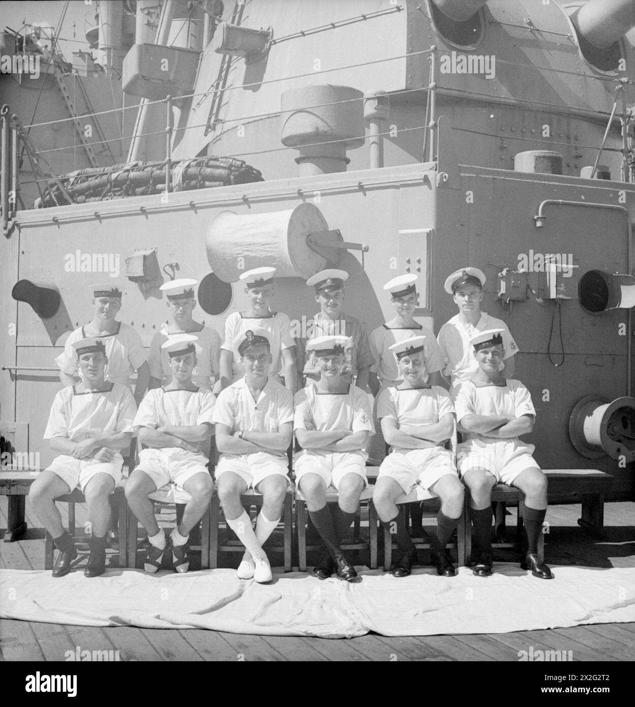 MEN OF THE HMS SUFFOLK, A CRUISER SERVING WITH ADMIRAL JAMES SOMERVILLE'S EASTERN FLEET. 12 DECEMBER 1943, TRINCOMALEE. THE MEN ARE DIVIDED INTO GROUPS BY TOWN AND/OR DISTRICT. - Sheffield and District group. First row, left to right: AB J Stratford, Crooks; AB R Dewsnap, Barnsley; OA R Oliver, Firth Park, L/Sea T Fox, Ecclesfall; AB E Mycock, Stalker Place; L/Sea J Langton, Firth Park. Second row, left to right: AB S Riley, Hayland; AB W Drayton, Chesterfield; O/Sea G Massa, Parson Cross; Mne J Senior, Rotherham; AB H Oxley, Rotherham; L/Stwd J Brown, Middlesbro Stock Photo