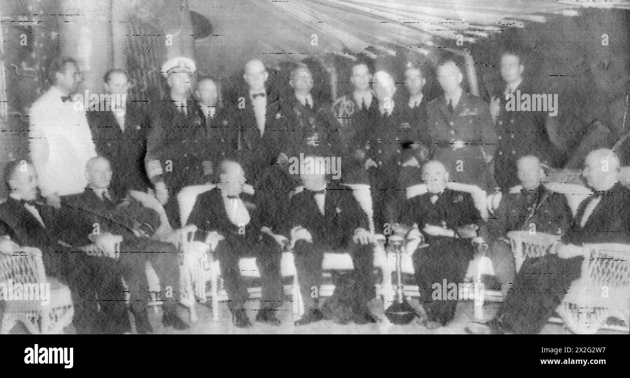 PRESIDENT ROOSEVELT AND PRIME MINISTER CHURCHILL MEET. 9 TO 12 AUGUST 1941, ON BOARD HMS PRINCE OF WALES AND THE AMERICAN CRUISER USS AUGUSTA, OFF NEWFOUNDLAND, IN THE NORTH ATLANTIC. RADIO PICTURES SENT FROM NEW YORK. - President Roosevelt and Mr Churchill with their Chiefs of Staffs Stock Photo